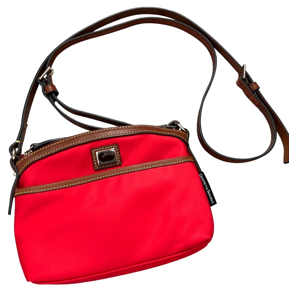 Dooney & Bourke Wayfarer Domed Zip Crossbody Bag Purse Red‎ Casual Travel Light - Picture 2 of 12